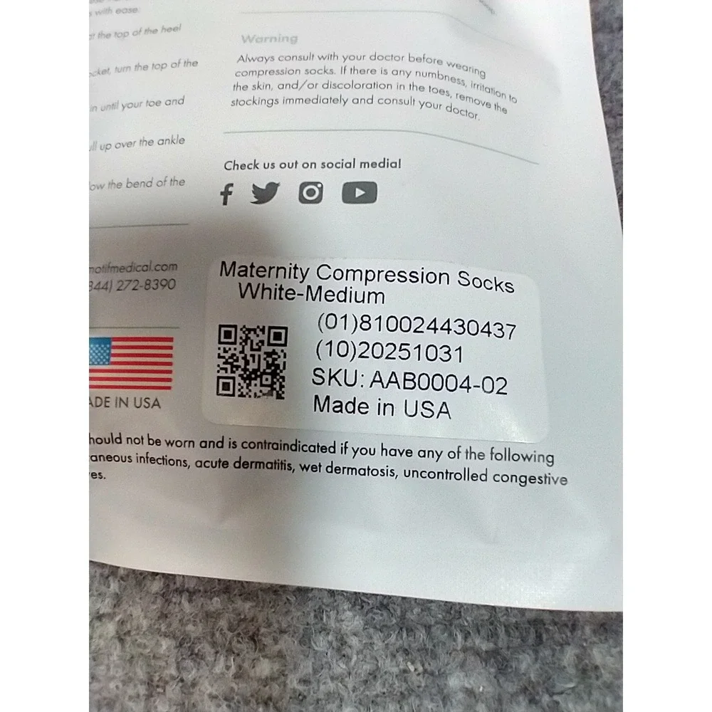 Motif Medical Maternity Compression Socks White Medium 20-30 mmHg AAB0004-02‎